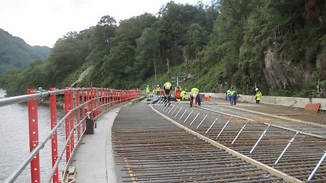 The Cantilevered platform ensured safety of construction workers at all times and space to work in