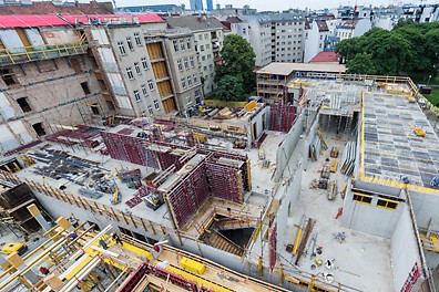 Alles im Griff mit der MAXIMO Rahmenschalung und der SKYDECK Deckenschalung.