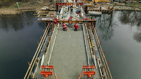 Budowa Kładki pieszo-rowerowa przez Wartę w miejscowości Owińska pod Poznaniem.