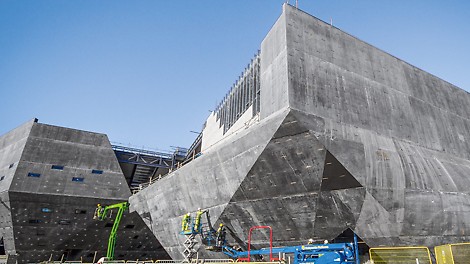 Sirgete ja kumerate seinte ristumiskohad olid PERI tiimi jaoks suur väljakutse. (Foto: PERI GmbH)<br/>