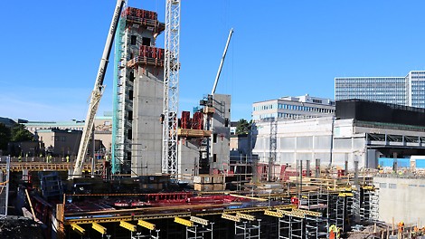 Uusi Lastensairaala, Helsinki PERI:n järjestelmillä tehdyissä kuiluissa käytettiin TSE-purkuelementtien avulla toimivaa kuilumuottia, ja koko sisäpuolen kuilumuotti voitiin nostaa yhtenä kappaleena.