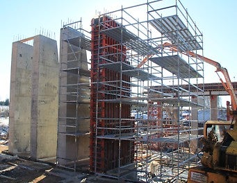 Строительство моста через реку Адров