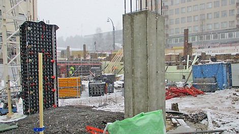 DUO:lla valettu, sekä valua odottava pilari.