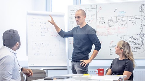 Menschen in Besprechungssituation