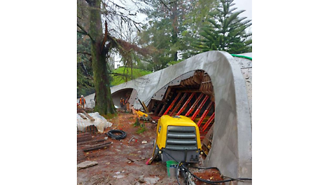 Muros de doble curvatura