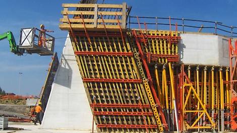 Cassaforma VARIO, pre-assemblata e pronta all&#039;uso, per un ottimo risultato estetico della finitura superficiale del calcestruzzo