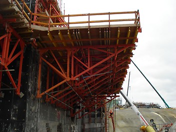 SB Brace frame allowing 6m wide platform.