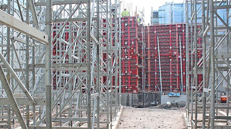 Kellarin MAXIMO seinää Keskustakirjaston perustuksissa.