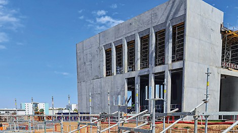 During the construction of the new faculty at the Mohammed VI Polytechnic University in Morocco, an optimally coordinated PERI formwork and scaffolding solution allowed construction to be completed within a nine-month period, while maintaining high safety standards.