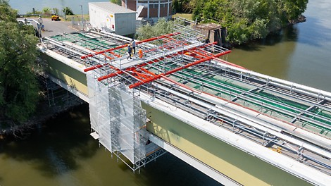 Nach über 50 Jahren Dauernutzung als Betriebsbrücke sind aufwendige Sanierungsmaßnahmen notwendig.