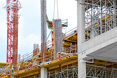 VARIO Column Formwork being lifted, in preparation for assembly