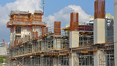 VARIO GT Column Formwork was used on these columns achieving smooth concrete finishing.