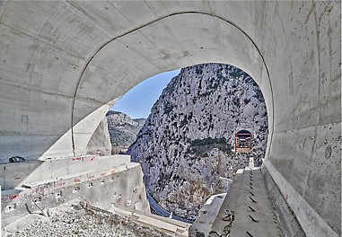 Tunel Komorjak
