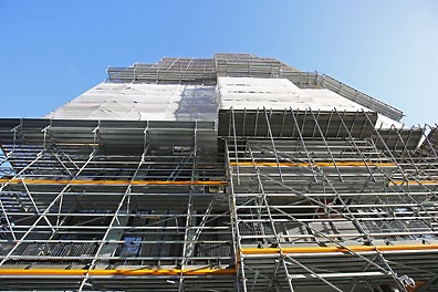 PDC Scaffolding required a facade access system that could be adapted to the building's geometry, which becomes more irregular as it grows in height.