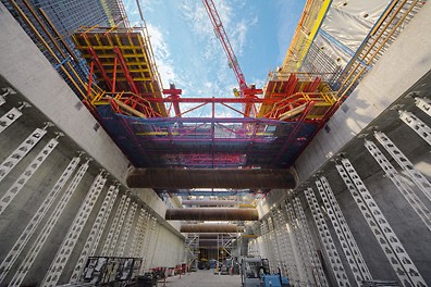 The influence width of the cross formwork units can be chosen freely with the VARIOKIT system.