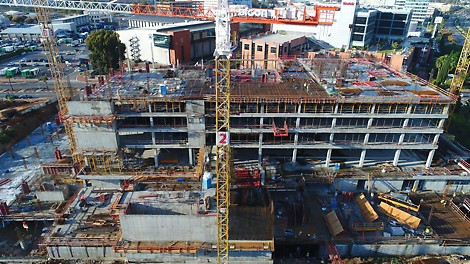  שלושת שלבי היציקה בתקרה, שולחנות מולטיפרופ, מערכת סקיידק ופלטפורמות עבודה מטפסות מסוג CB.