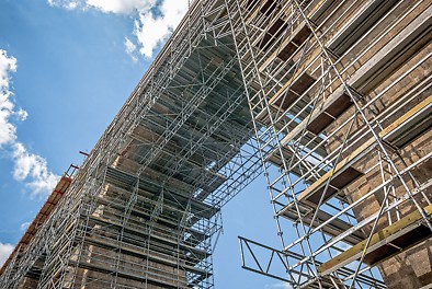 Rusztowanie modułowe PERI UP Rosett zapewniło bezpieczeństwo prac i szybkie tempo robót, przyczyniając się do końcowego sukcesu budowy.