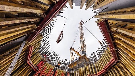 The VARIO GT 24 Girder Formwork formed the ideal basis for each construction section of the pylon. If necessary, it could be combined with other PERI formwork systems
