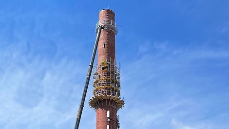 Konsoleiden ja telineiden asennus kesti kaikkiaan seitsemän päivää. Telineet asennettiin ajoneuvonosturia ja konsolit korinosturia apuna käyttäen.