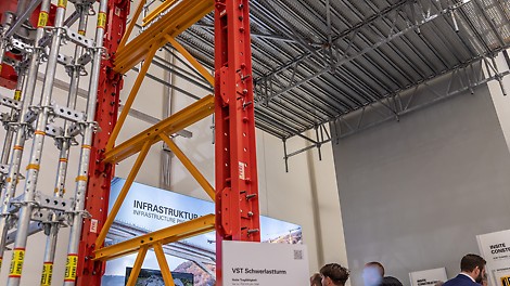 With our product portfolio for the infrastructure sector, we cover a high variety of applications. A special highlight: the combination of the VARIOKIT Engineering Construction Kit with the PERI UP Scaffolding Kit.