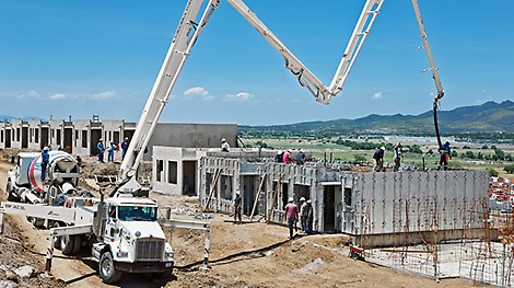 &lt;p&gt;Zur bauma 2010 pr&amp;auml;sentiert PERI erstmals die UNO. Mit UNO werden W&amp;auml;nde, St&amp;uuml;tzen, Decken, Unterz&amp;uuml;ge und Treppen eingeschalt und in monolithischer Bauweise gleichzeitig betoniert. UNO ist die schnelle und wirtschaftliche L&amp;ouml;sung zum Schalen von Wohnbauten mit sich h&amp;auml;ufig wiederholenden Grundrissen.&lt;/p&gt;<br/>