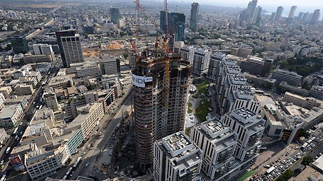 מגדל בצורת תלתן ובגובה של 180 מ&#039;