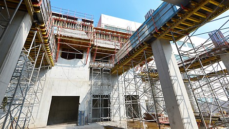 The construction of the liftcores are made possible with CB240 Climbing Formwork system and PD8 Table system seen here are used for the beam.