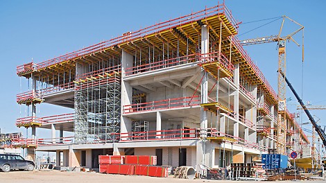 Where required due to the height of the storey, the formwork was supported by shoring consisting of PERI UP standard components.