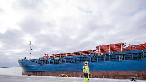 Bereits Ende Februar 2023 feierte PERI die Auslieferung des einmillionsten Teils an die Baustelle des Fehmarnbelt-Tunnelprojekts in Dänemark. Insgesamt lieferte PERI bis dato mehr als 10.000 t Material – dies umfasste die beeindruckende Zahl von rund 2.400 verschiedenen Teilen.