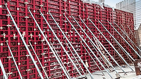 Применение рамной опалубки MAXIMO позволяет получить чистую бетонную поверхность без следов от неиспользуемых анкерных гнезд или гнезд вытекшего раствора.