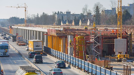 Galerieschalwagen und V-Stützen Galerieschalwagen und V-Stützen