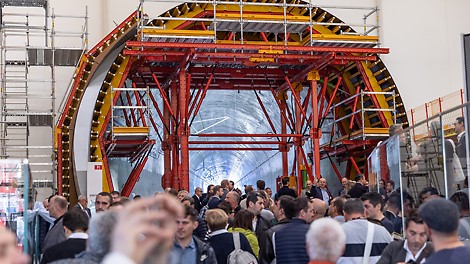 A first-class exhibit awaits visitors to this year's bauma in our PERI exhibition hall. We are presenting one of the currently most exciting infrastructure projects in Germany - the 485 m long Filstal Bridge in Mühlhausen im Täle.