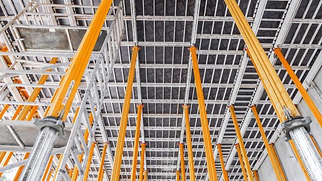 Mit SKYDECK und MULTIPROP lassen sich auch die Ortbetondecke im System und dadurch Zeit sparend schalen.