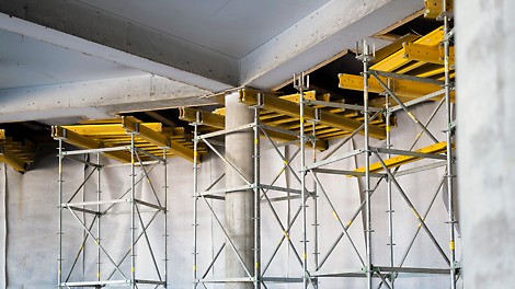 Балка ST 20 обладает высокой несущей способностью, обеспечивая целостность и надежность всей опалубочной конструкции.