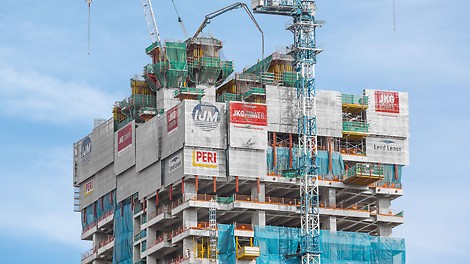 For the top 3 floors in each case, the RCS P climbing protection panel offers all-round anti-fall protection. In addition, it is used as advertising space.JKG Tower, Jalan Raja Laut, Kuala Lumpur