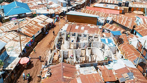 The TwistBlocks are flexible in the design of complex floor plans thanks to their simple plug-in system. This is particularly advantageous when space is tight in informal settlements. If required, the blocks of the assembled walls can also be dismantled and up to 80 % reused.