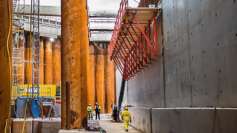 Marieholm Tunnel, Gothenburg, Sweden The formwork for the top external wall area, i.e. the counterpart to the internal arch, is supported by means of SCS Climbing Brackets. These brackets provide generous working areas and ensure safe load transfer into the previously concreted walls.