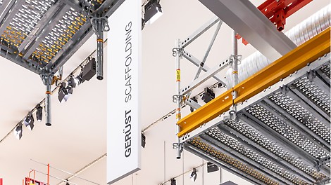 The EVOTOP series consists of five new components that facilitate greater heights and higher loads: three verticals and two ledgers for various requirements with an optimised scaffold node. As such, they combine the versatility of modular scaffolds with the high assembly speed required in facade scaffold construction – even in the case of demanding load and width classes.