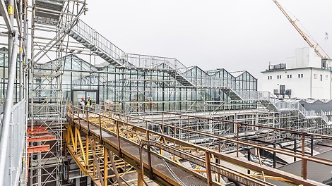 Undulating stair design The stairs are characterised by their undulating design, which is not only visually impressive, but also ensures a pleasant walking experience. (Photo: PERI SE)