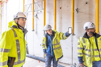 Tablet im Einsatz auf der Baustelle