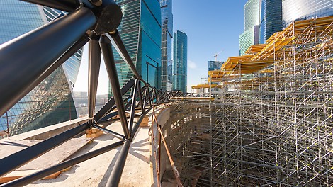 Несущие леса для возведения крыши, Москва сити