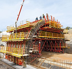 PROKIT EP 110 PROKIT 侧向防护网可与派利不同模板系统结合使用,上图为PROKIT用于VGK边梁系统。