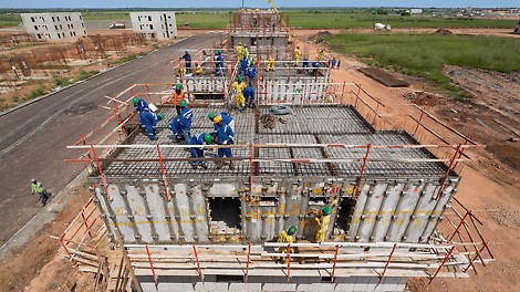 Em Gana, a habitação acessível foi realizada em um período muito curto de tempo por meio do método de construção monolítica com o sistema UNO Housing Formwork.