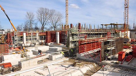Sienu betonēšanai veiksmīgi tiek pielietota pasaulē par visefektīvāko atzītā PERI TRIO paneļu veidņu sistēma. 