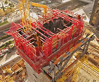 While planning the use of the self-climbing formwork for the reinforced concrete cores of the Torre Caja Madrid, PERI engineers also took into consideration the site crane which was positioned in the core.