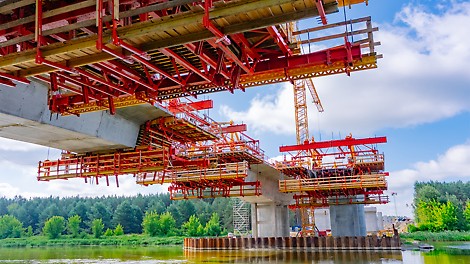 Wózki VBC PERI na budowie obiektu MS-5, droga ekspresowa S19, odcinek S19 Malewice Chlebczyn. 