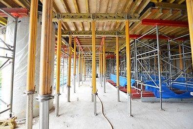 MULTIPROP Slab Props are continuously adjustable without <br/>re-positioning of pins and can be used as single probs and as towers.<br/><br/>PERI PD 8 stands for an economical solution with large units and high clearances.<br/>