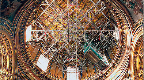 Применение подвесных лесов снижает количество элементов, задействованных в конструкции. Что в итоге сокращает затраты на монтаж и транспортировку материала.