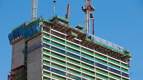 In each case, two floors were simultaneously shuttered with PERI SKYTABLE large-area slab tables.