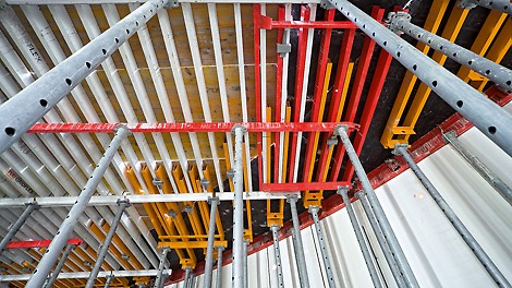 The floor slabs were cost-effectively and safely realized with the GRIDFLEX aluminium grid slab formwork.